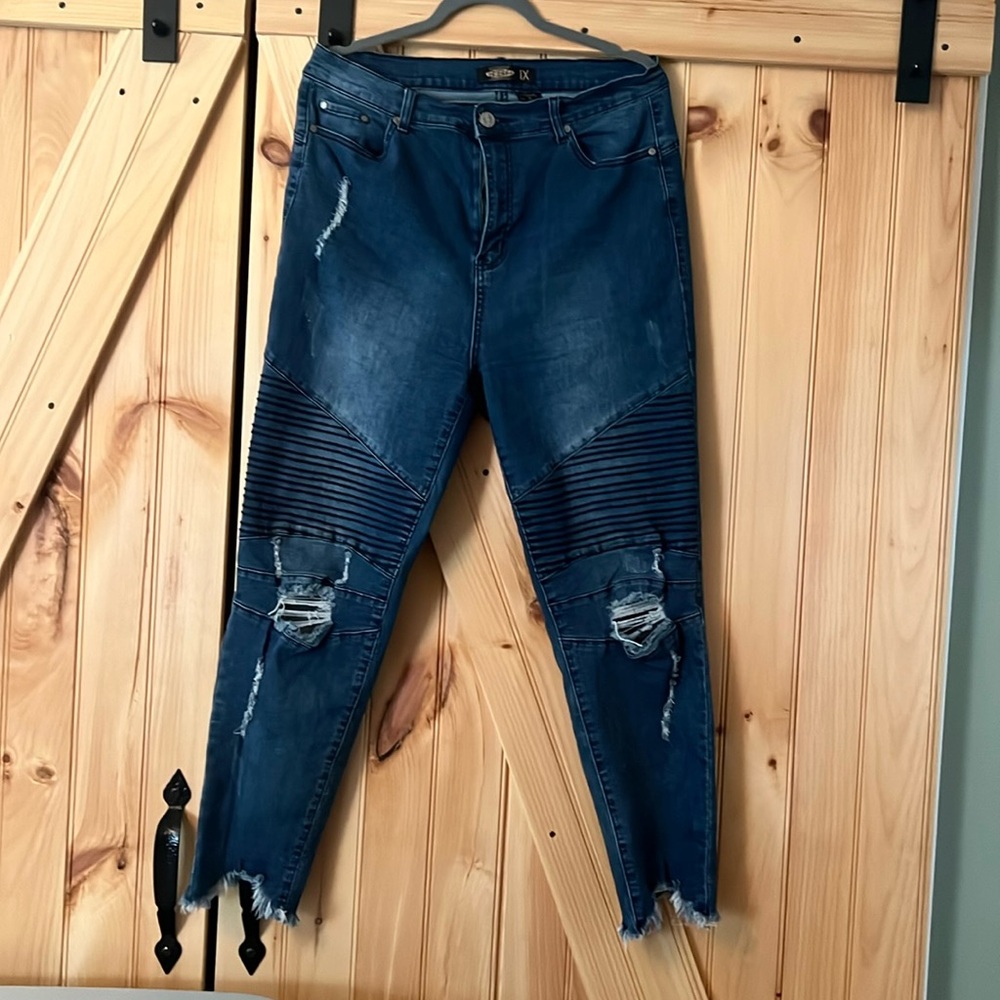 1X distressed jeans